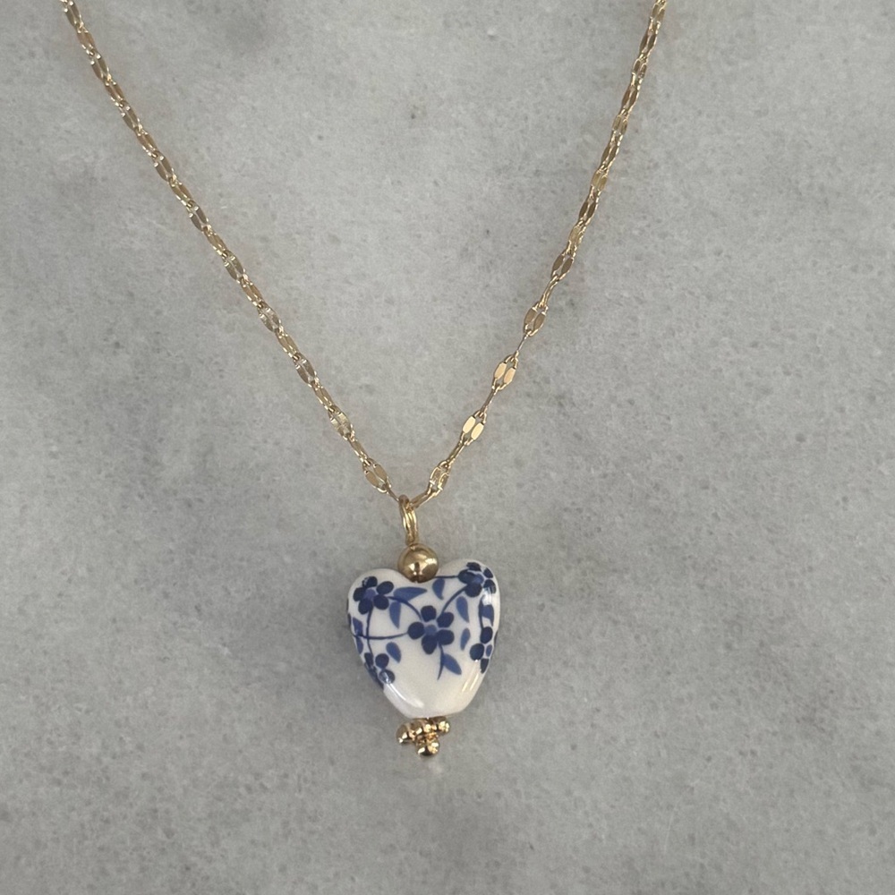 Oriental Blue and White Heart Pendant Charm Gold Chain Necklace
Brand New